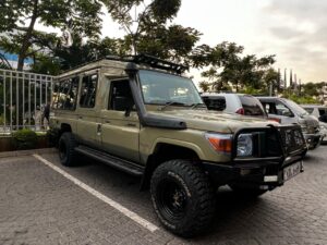 Kenya Safari Holidays from the USA – Experience Africa’s Wild Beauty with Kip Travels Dreaming of an unforgettable African safari experience? Kenya is the ultimate destination for travelers from the USA who want to witness the true essence of Africa — vast savannahs, incredible wildlife, and vibrant cultures. At Kip Travels, we specialize in creating customized Kenya safari holidays designed to match your travel dreams, budget, and schedule. Whether it’s your first safari or your tenth, Kenya will leave you breathless with its magical landscapes and unforgettable encounters. Why Kenya is the Perfect Safari Destination for American Travelers Kenya is the birthplace of the safari, a word derived from the Swahili term for “journey.” From the iconic Masai Mara National Reserve to Amboseli’s majestic views of Mount Kilimanjaro, Kenya offers some of the most diverse wildlife experiences in the world. American travelers love Kenya for its accessibility, English-speaking locals, and well-developed tourism infrastructure. Nairobi, the capital city, serves as a convenient entry point with direct flights from major U.S. cities via European and Middle Eastern hubs.